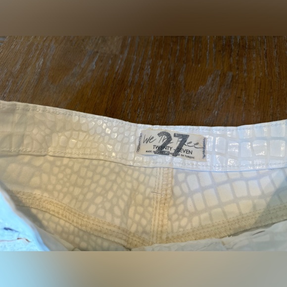 NWT WE THE FREE CROCODILE PRINT woman’s pants white size 27 - Picture 4 of 11